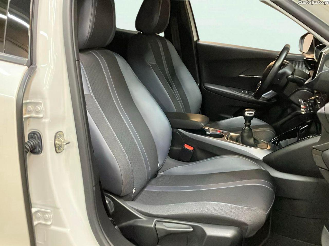 Peugeot 2008 1.2 PureTech Allure — fotografia 9