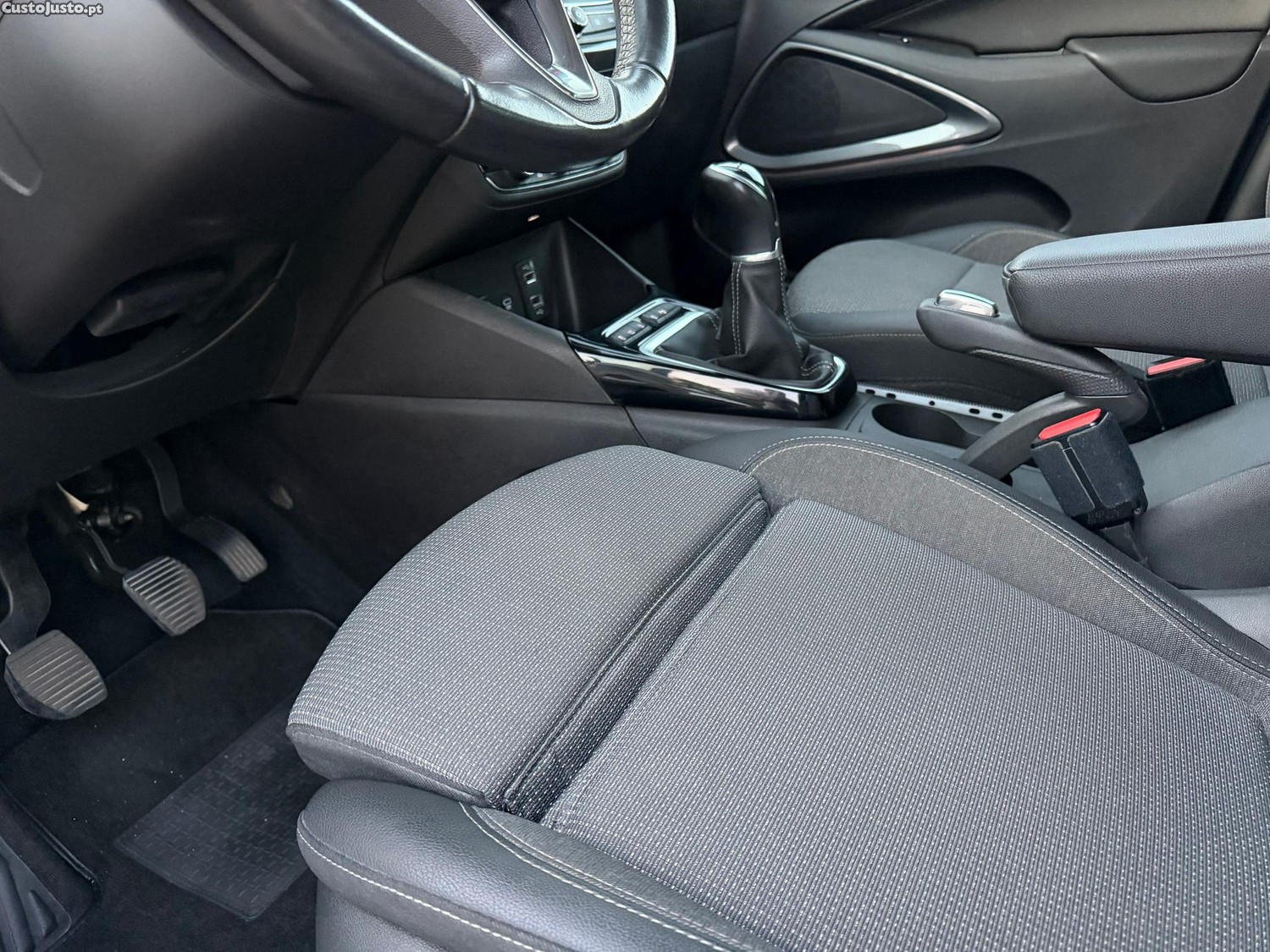 Opel Crossland X 1.2 Business Edition — fotografia 2