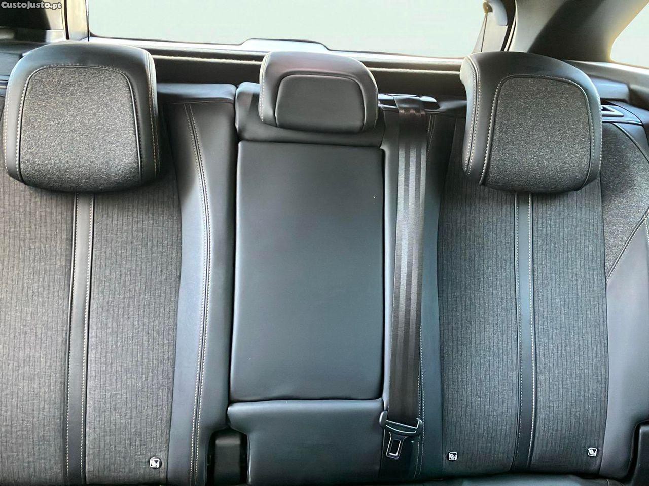 Peugeot 3008 PureTech 130 Stop & Start GPF EAT8 GT — fotografia 3