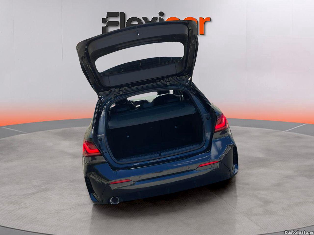 BMW 116 d Pack Desportivo M Auto — fotografia 11