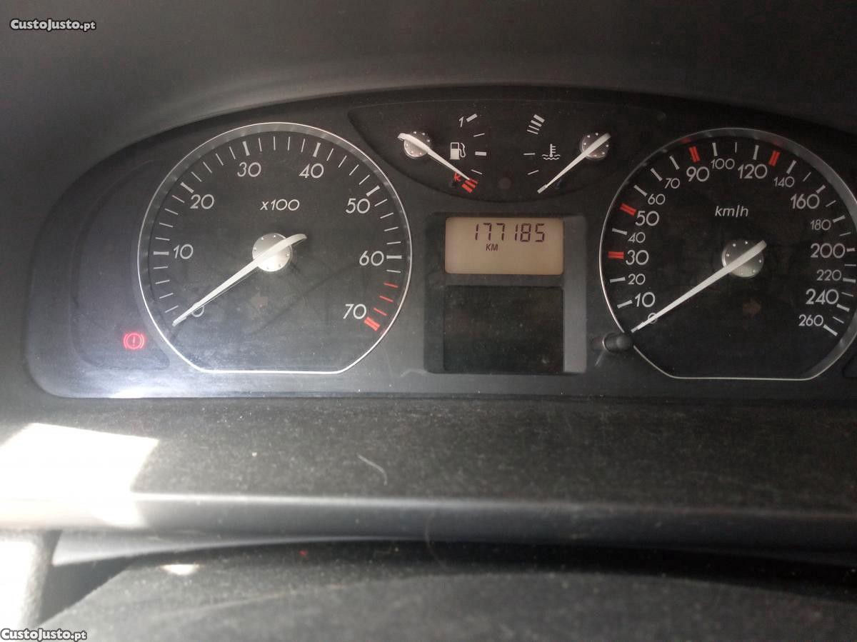 Renault Laguna Break 1.6 Privilège (110cv) (5p — fotografia 3