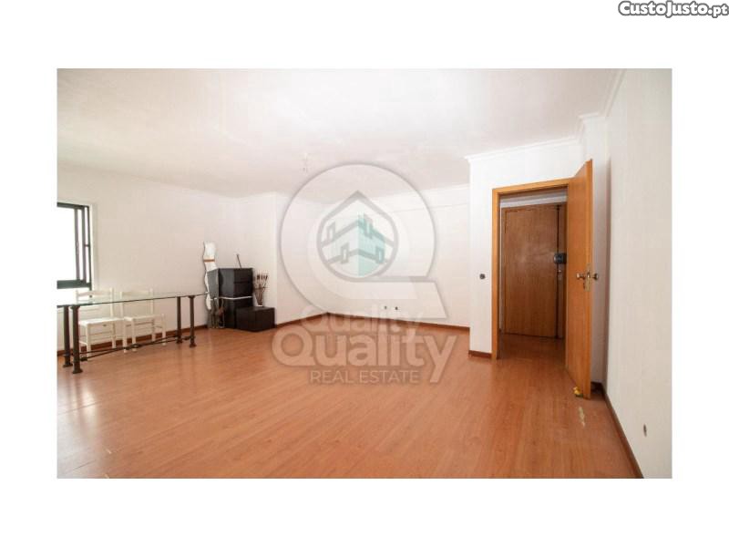 Apartamento T3 Em Almada