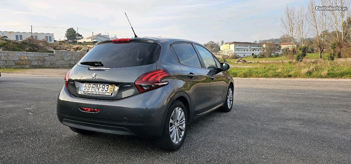 Peugeot 208 1.2 Pure Tech Style 65.000 km — photo 4
