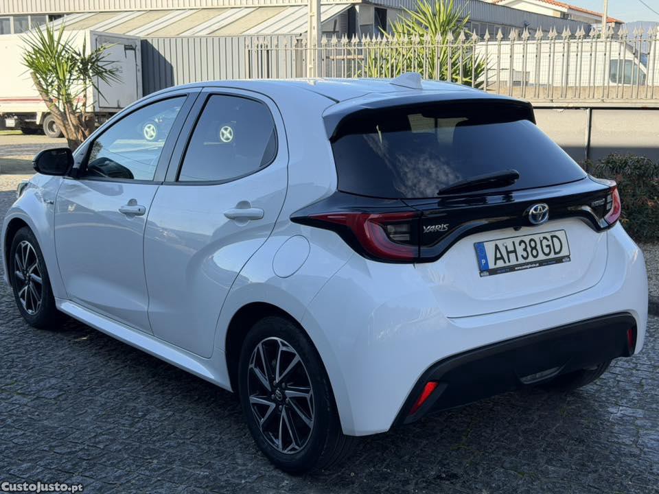 Toyota Yaris 1.5 HybridExclusive — fotografia 12