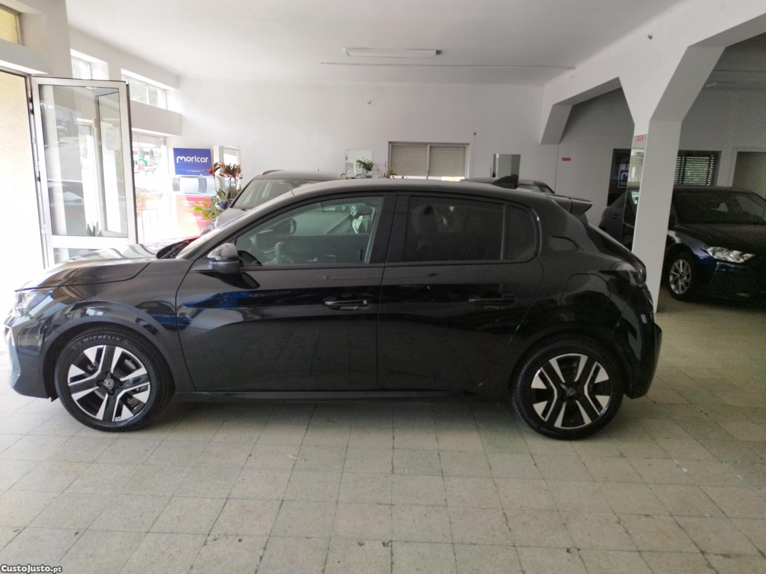 Peugeot 208 1.2 ALLURE — fotografia 8