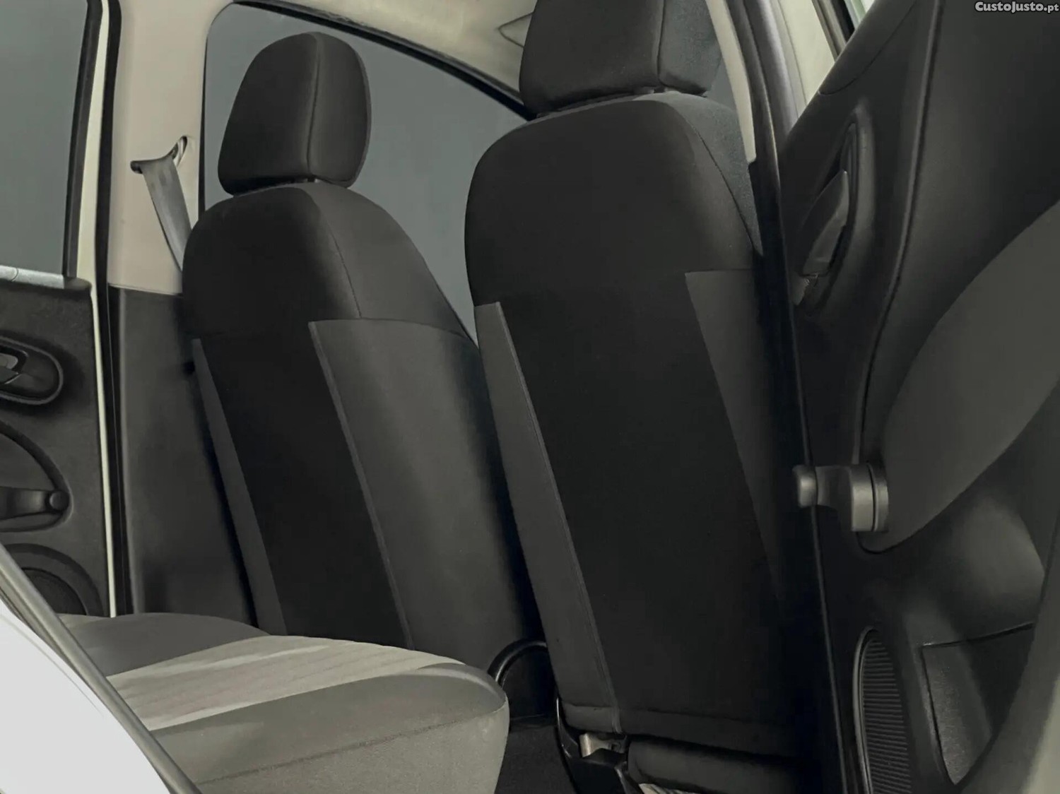 Fiat Punto 1.3 M-Jet Easy S&S — fotografia 6