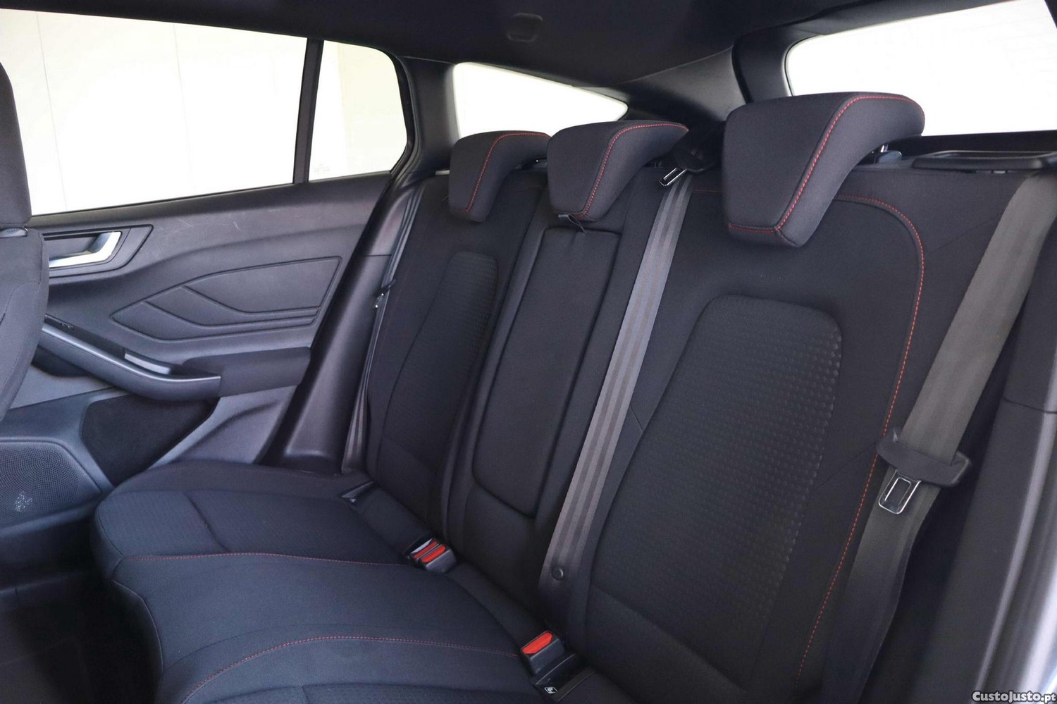 Ford Focus SW 1.0 EcoBoost MHEV ST-Line — fotografia 12