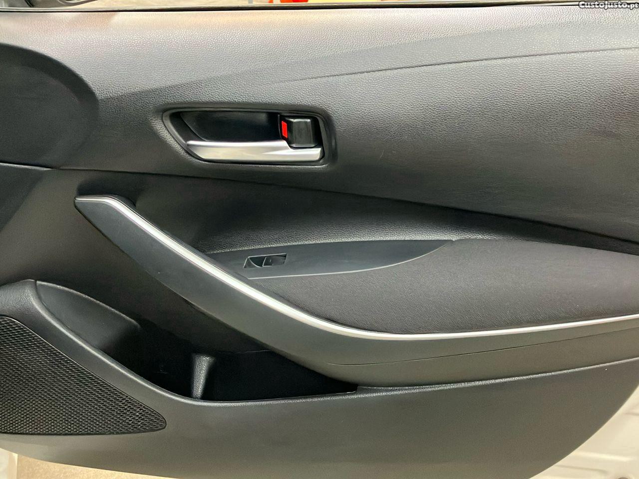 Toyota Corolla 1.5 VVT COMFORT — fotografia 4
