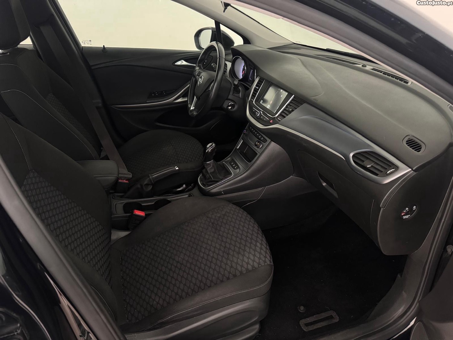 Opel Astra Sports Tourer 1.2 T Edition — fotografia 9