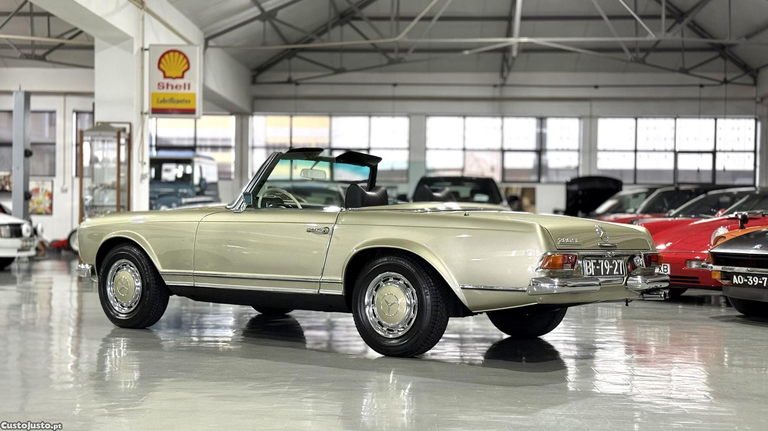 Mercedes-Benz SL 280 Pagoda — photo 4