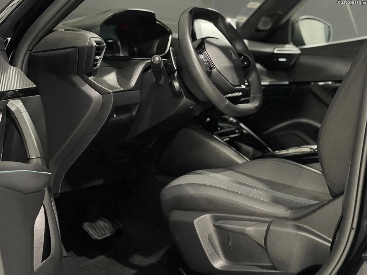 Peugeot 2008 1.5 BlueHDi Allure EAT8 — fotografia 10