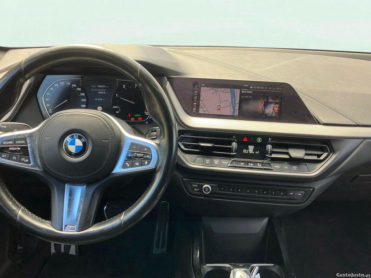 BMW 116 d Pack Desportivo M Auto — fotografia 9