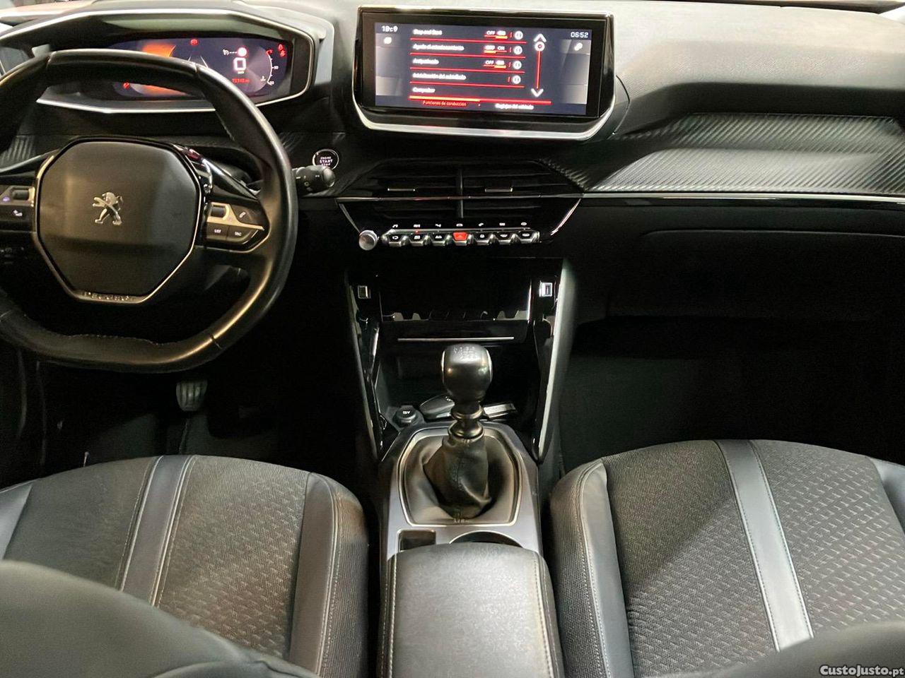 Peugeot 2008 1.2 PureTech Allure — fotografia 13