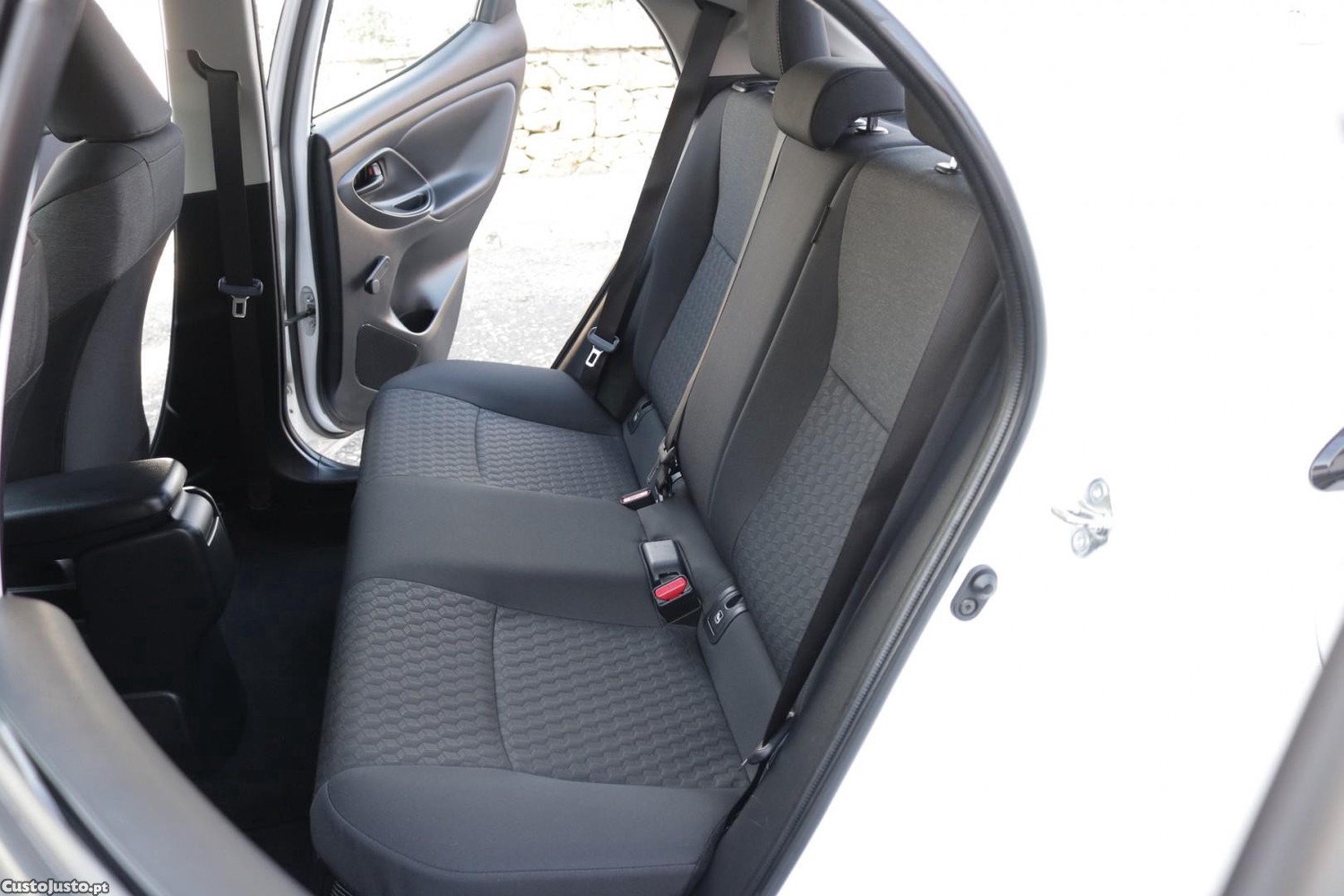 Toyota Yaris 1.5 HDF Comfort Plus Auto 115cv — fotografia 38