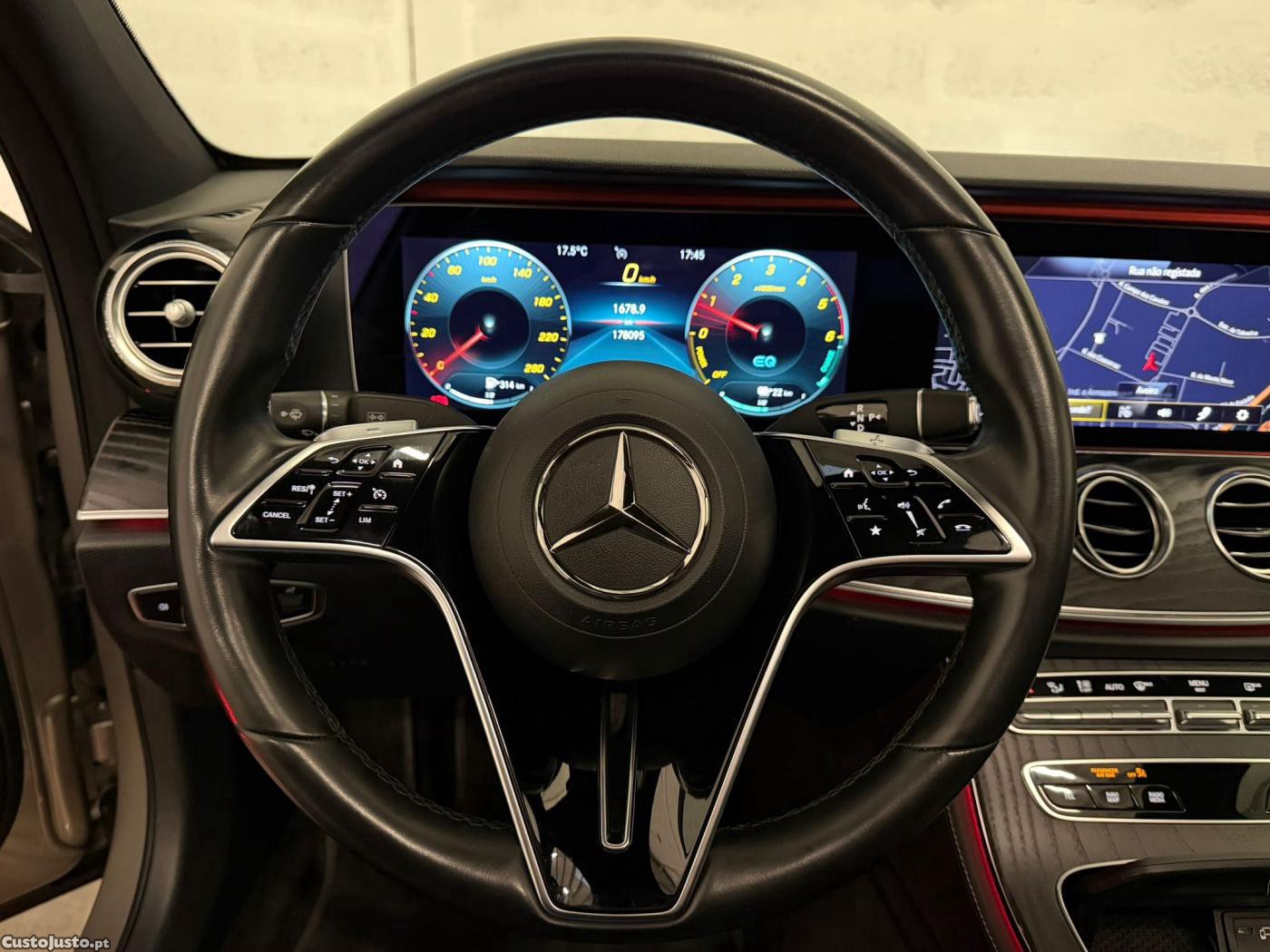 Mercedes-Benz E 300 de Avantgarde 4Matic — fotografia 12