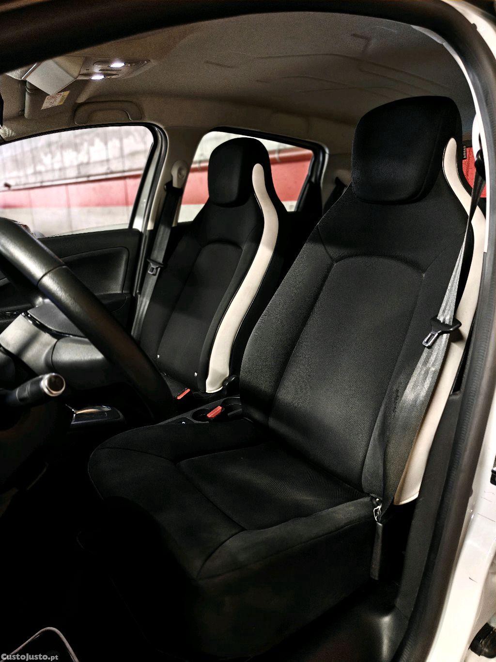 Renault Zoe R110 - 52kW - Baterias Próprias - 2020 — fotografia 5