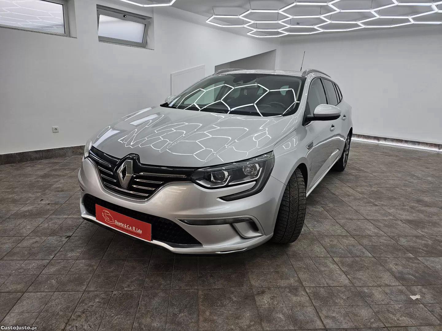 Renault Mégane 1.5 blue dci gt line edc — fotografia 19