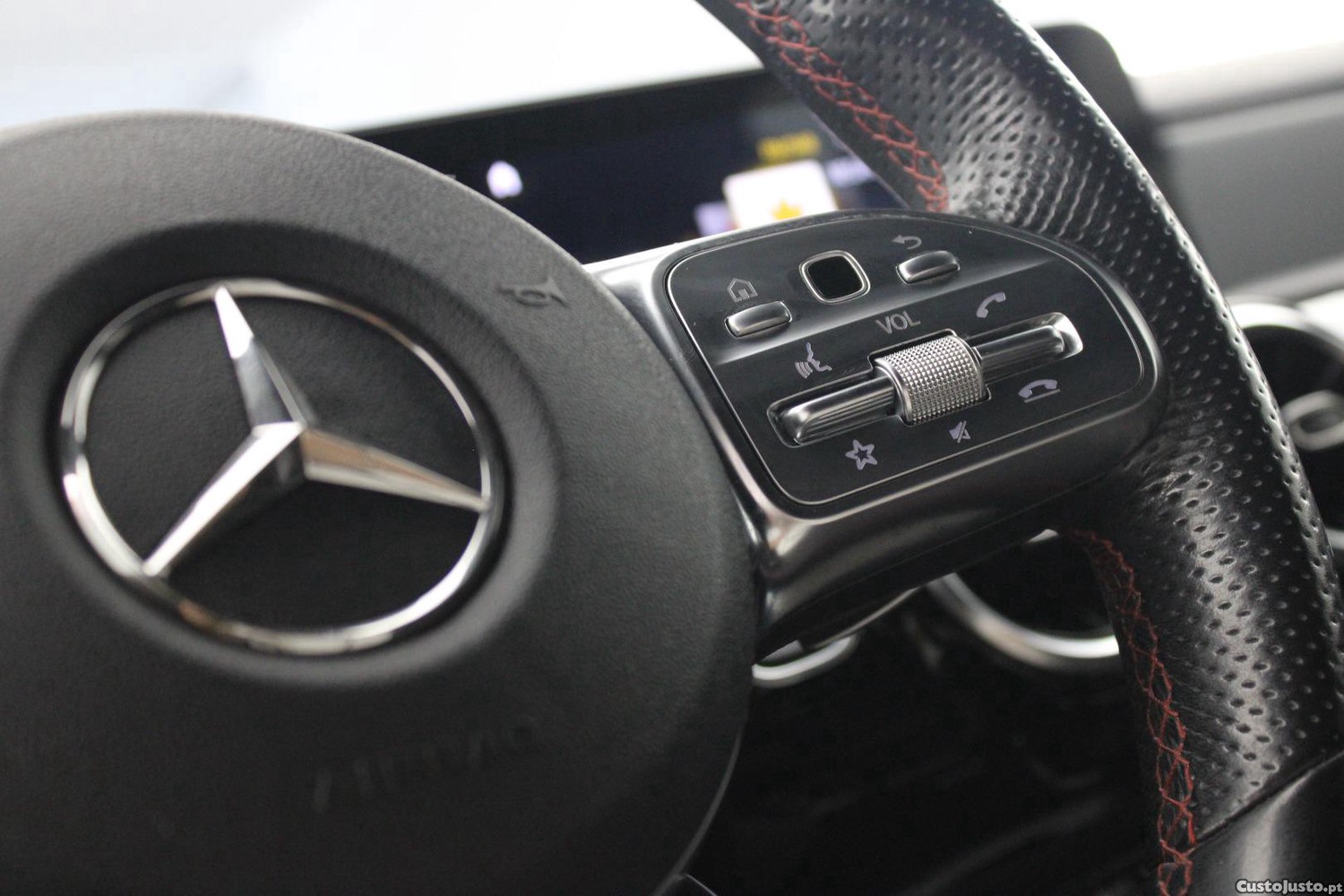 Mercedes-Benz A 250 E AMG PLUGIN (AUTO) — fotografia 49