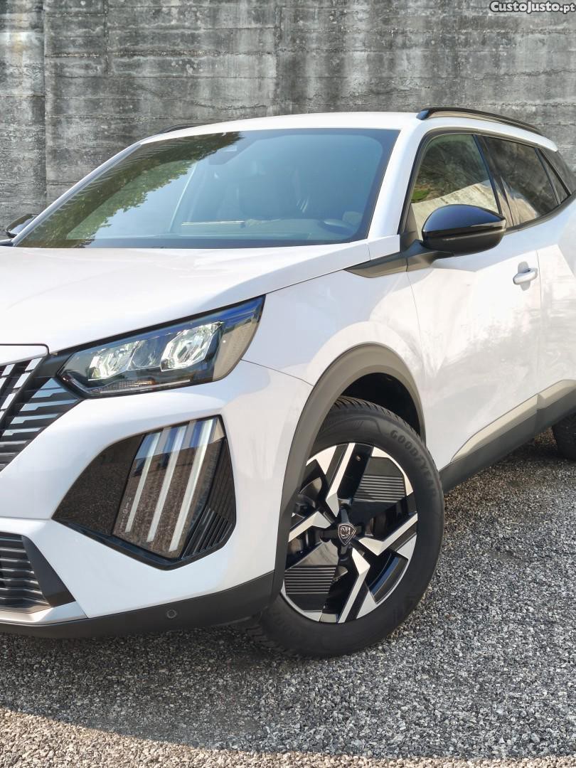 Peugeot 2008 TURBO 100 Allure — fotografia 19