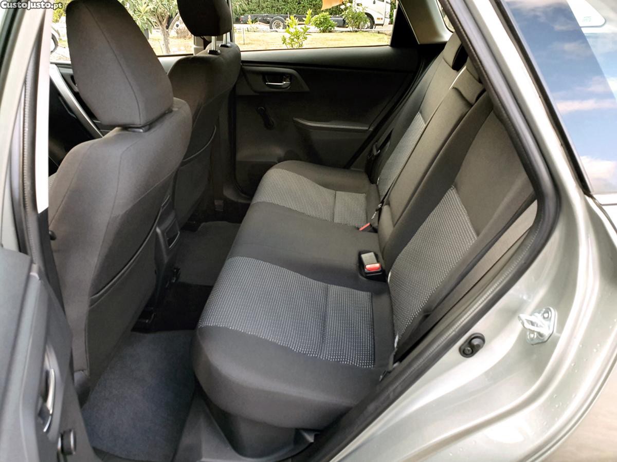 Toyota Auris Touring Sports 1.8 VVT-i HSD Comfort — fotografia 7