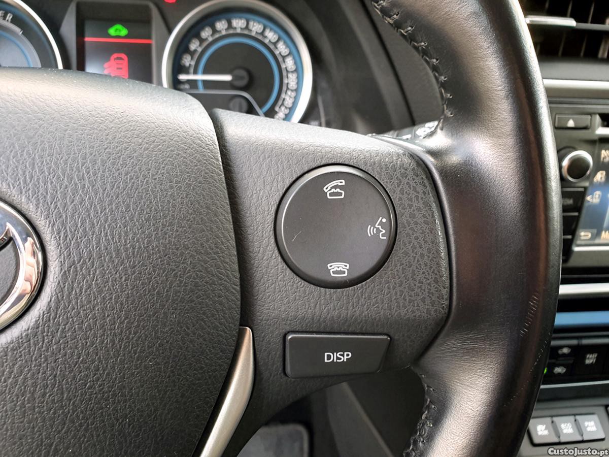 Toyota Auris Touring Sports 1.8 VVT-i HSD Comfort — fotografia 2