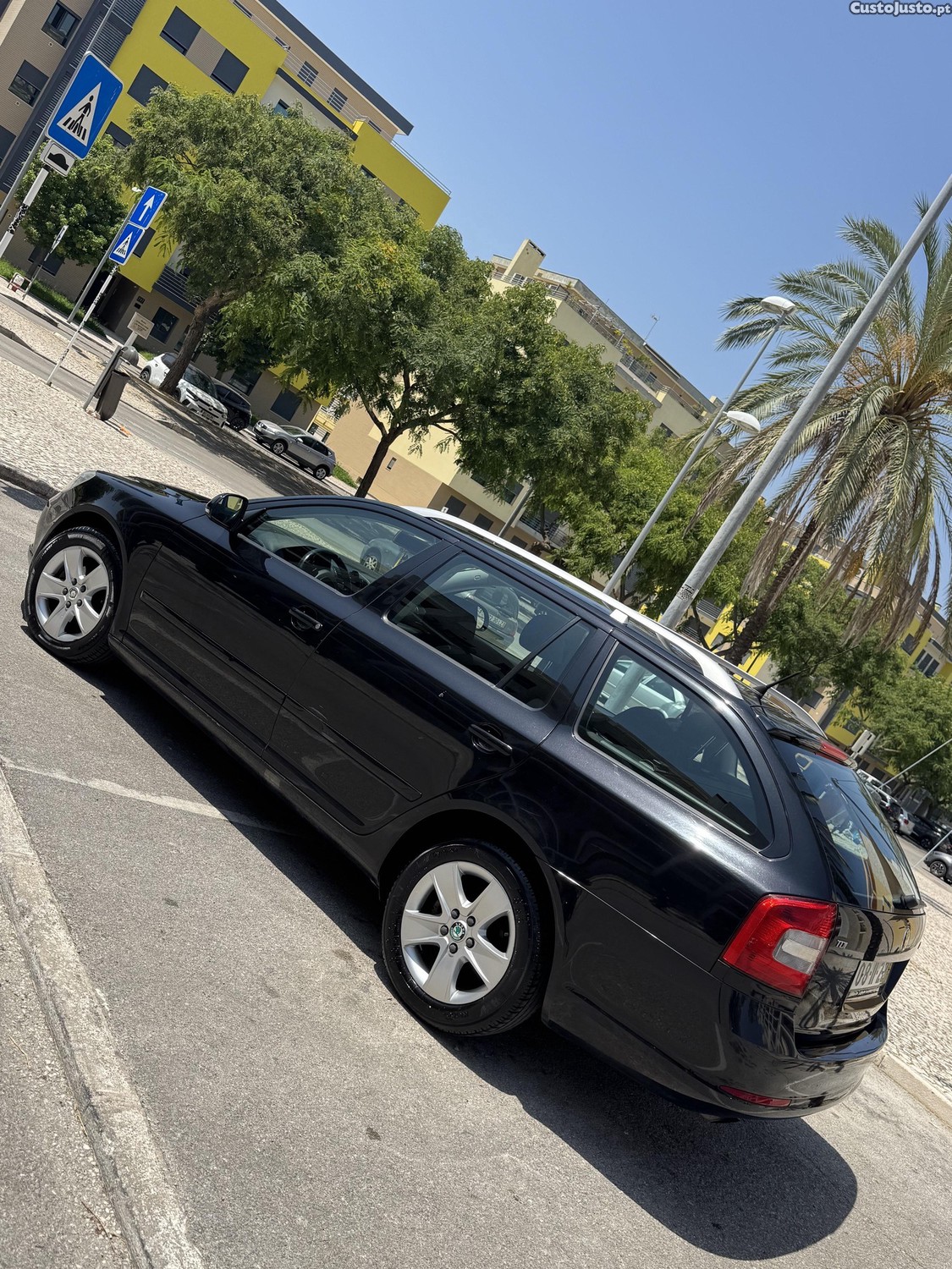 Skoda Octavia 1.6TDI 105cv c/ histórico — fotografia 10