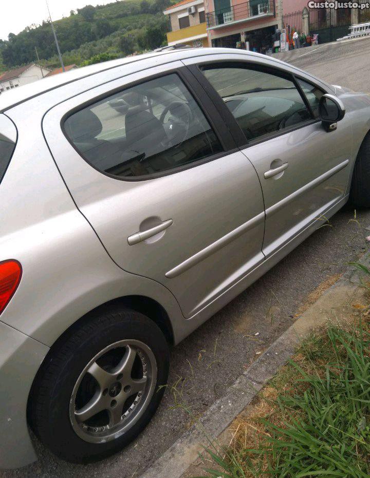 Peugeot 207 — fotografia 2