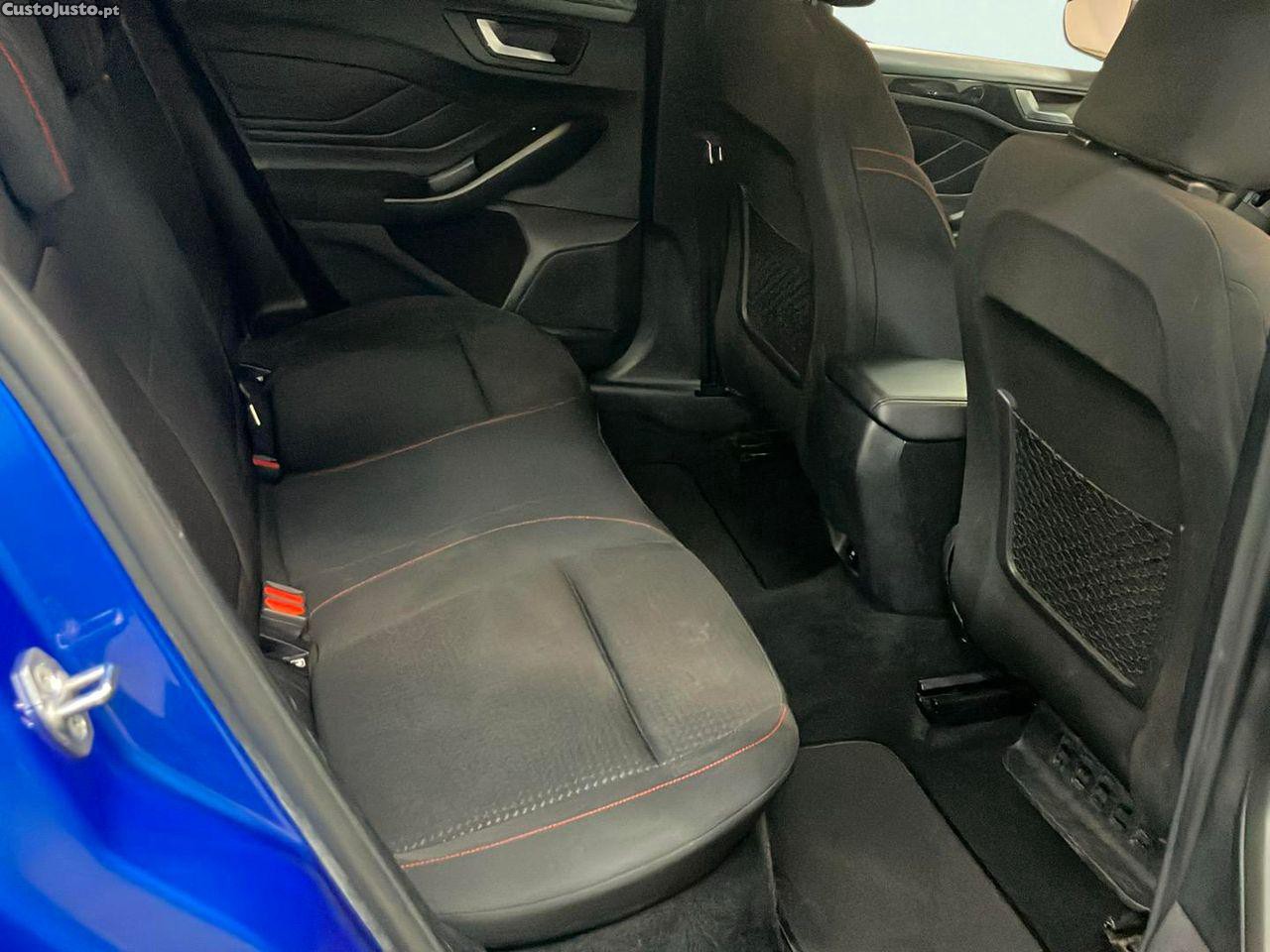 Ford Focus 1.0 EcoBoost MHEV ST-Line — fotografia 8