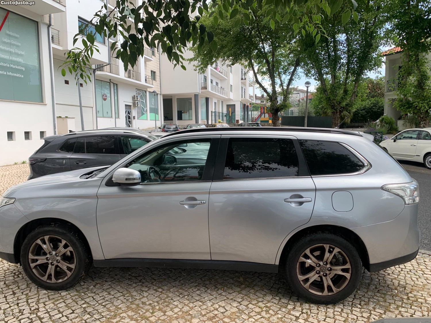 Mitsubishi Outlander 2.2 DI-D — fotografia 10