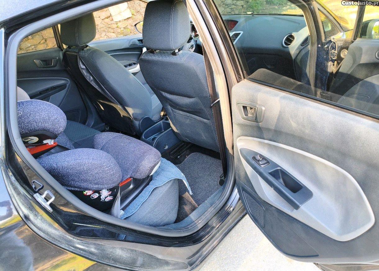 Ford Fiesta 1.4 tdci — fotografia 4