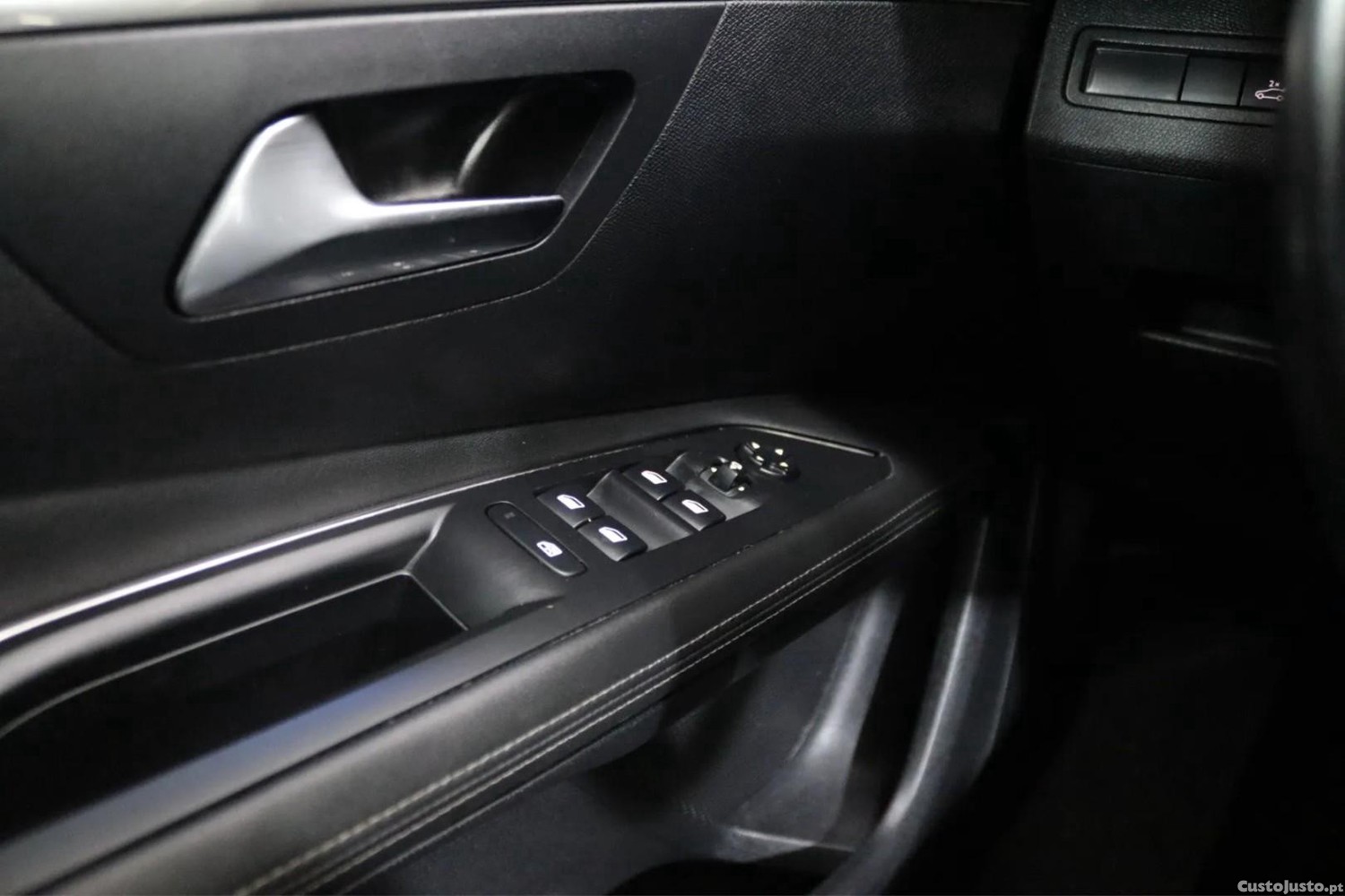 Peugeot 3008 1.6 Hybrid Allure Pack e-EAT8 — fotografia 9