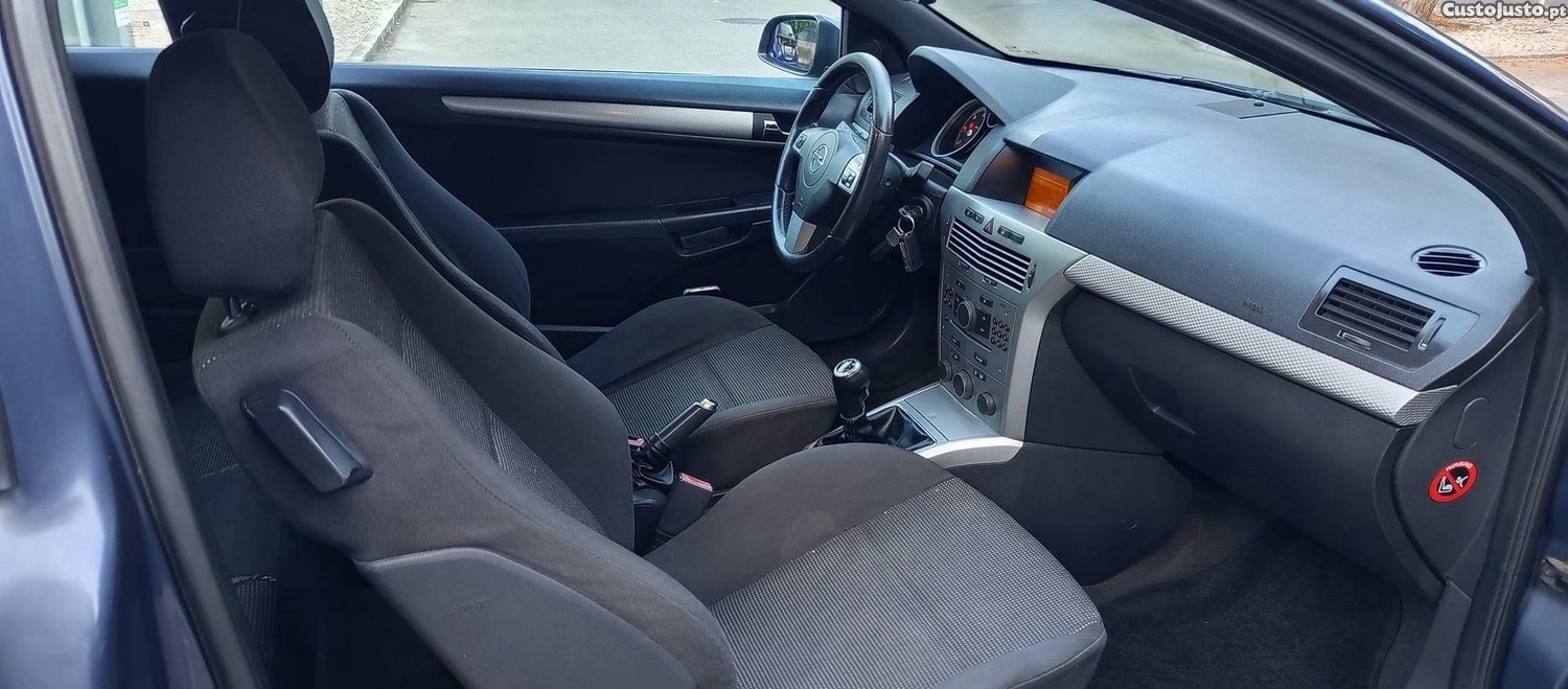 Opel Astra GTC — fotografia 7
