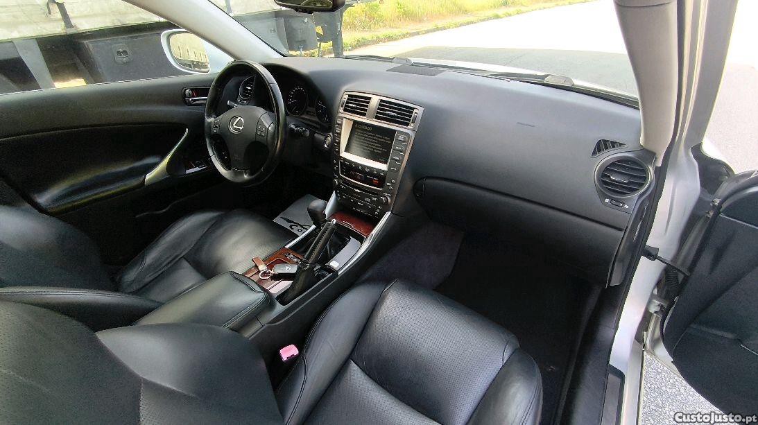 Lexus IS Luxury Fuul Extras — fotografia 6