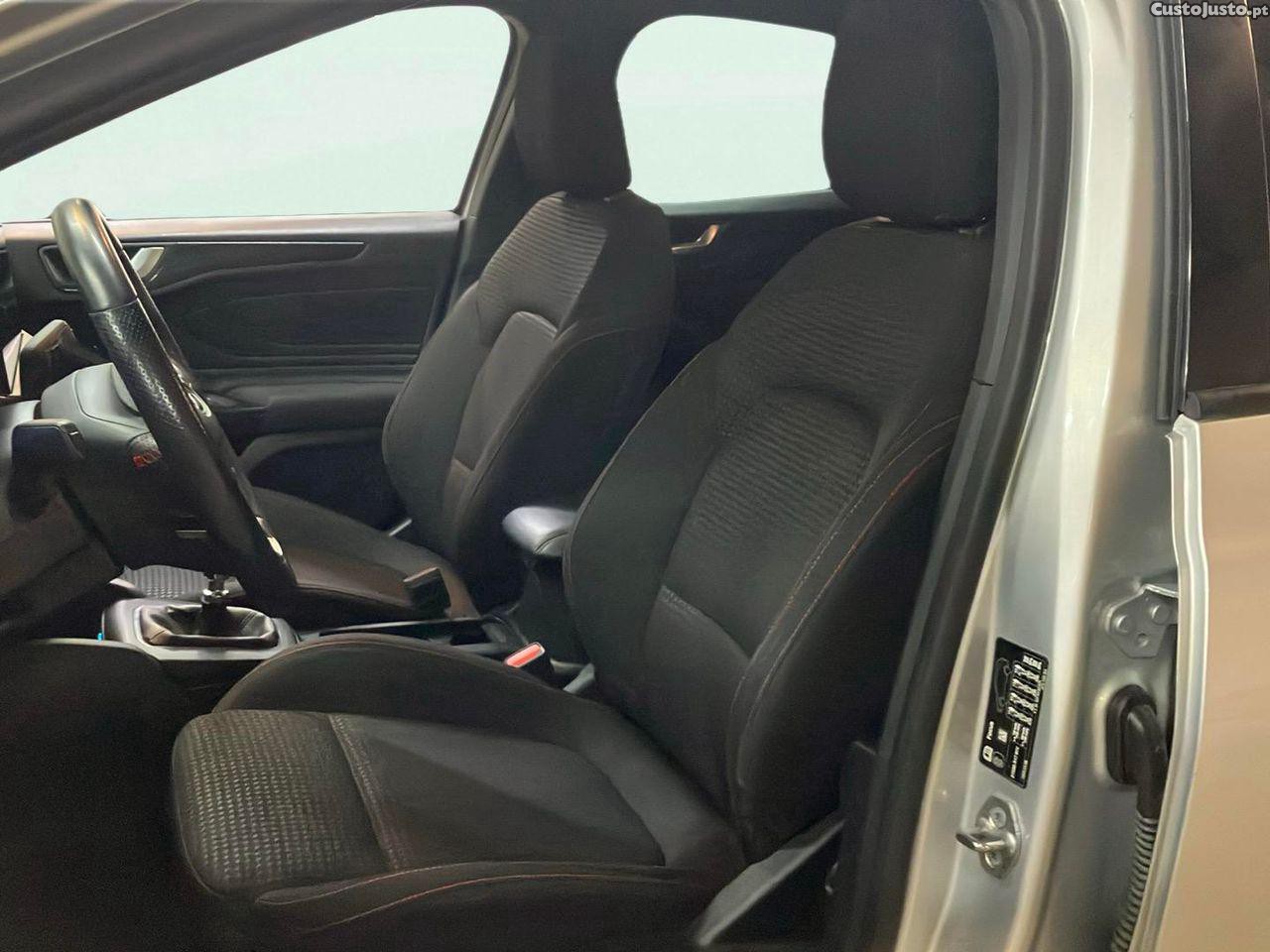 Ford Focus 1.0 EcoBoost MHEV ST-Line — fotografia 10