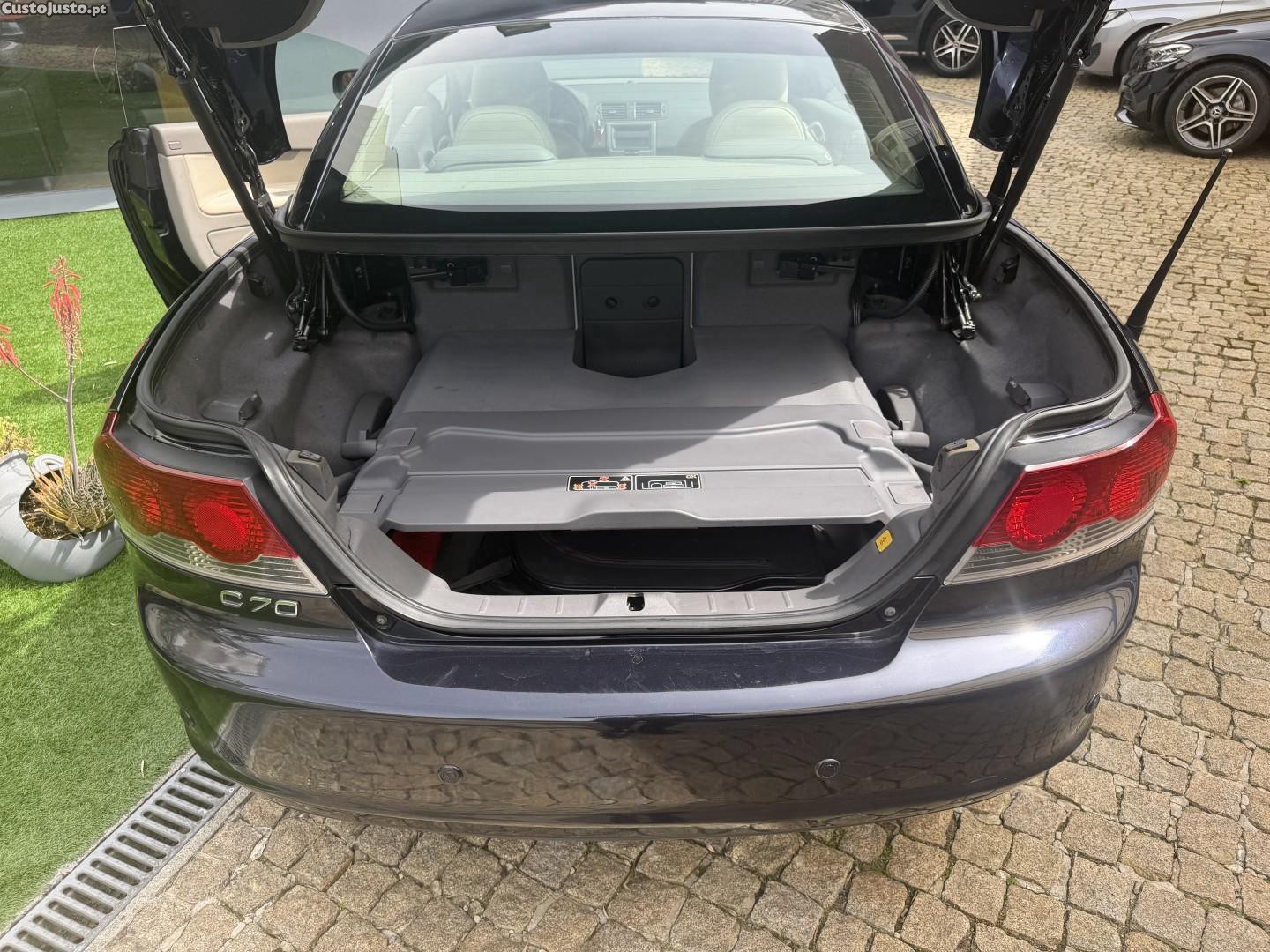 Volvo C70 2.0 D Momentum — fotografia 11