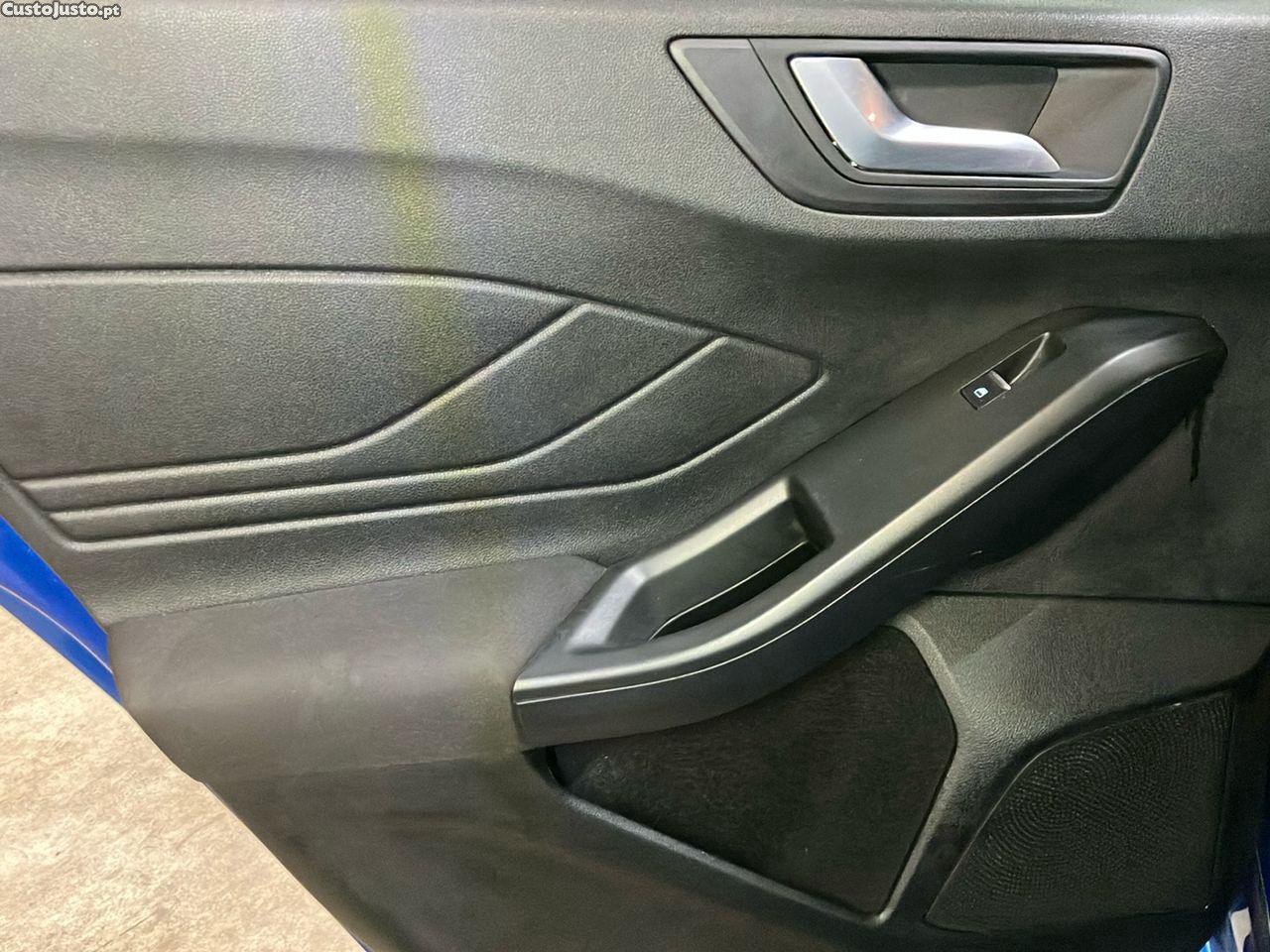 Ford Focus 1.0 EcoBoost MHEV ST-Line — fotografia 5