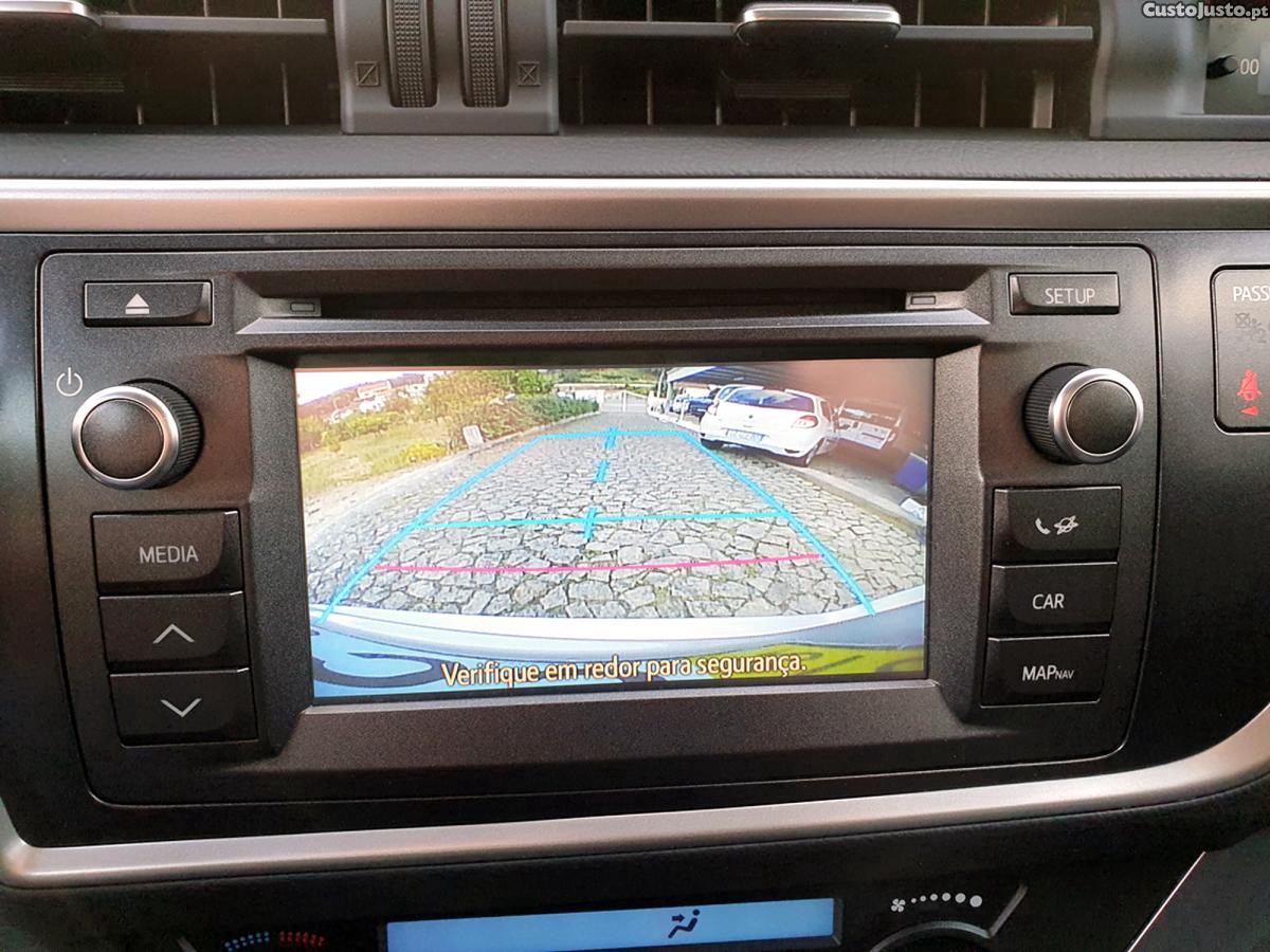 Toyota Auris Touring Sports 1.8 VVT-i HSD Comfort — fotografia 4