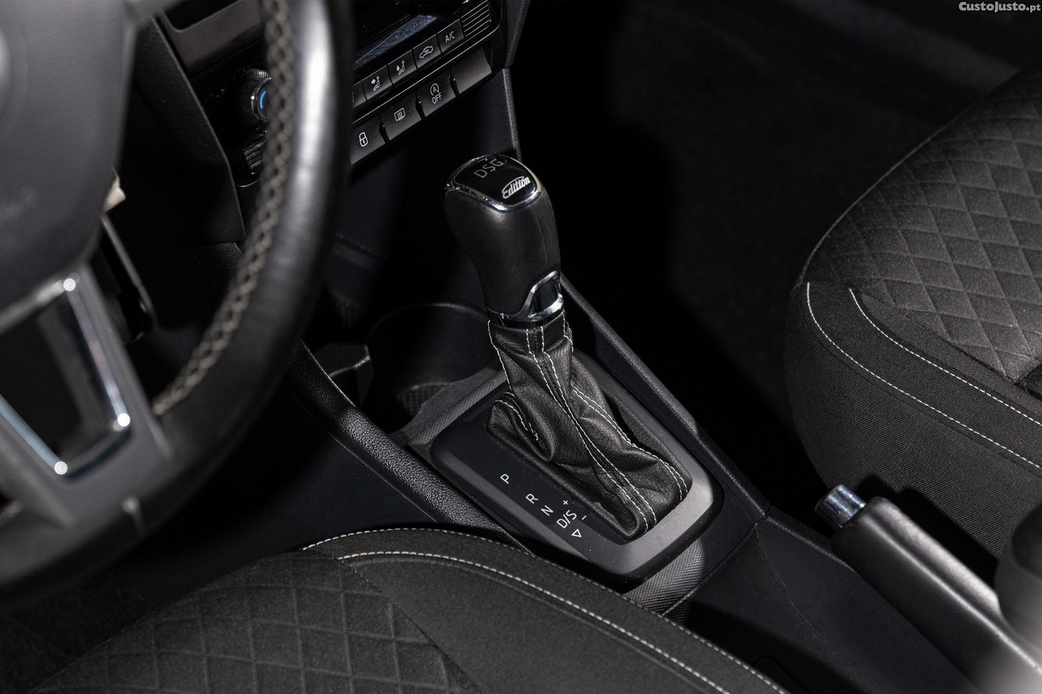 Skoda Rapid 1.4 TDi Ambition DSG — fotografia 9