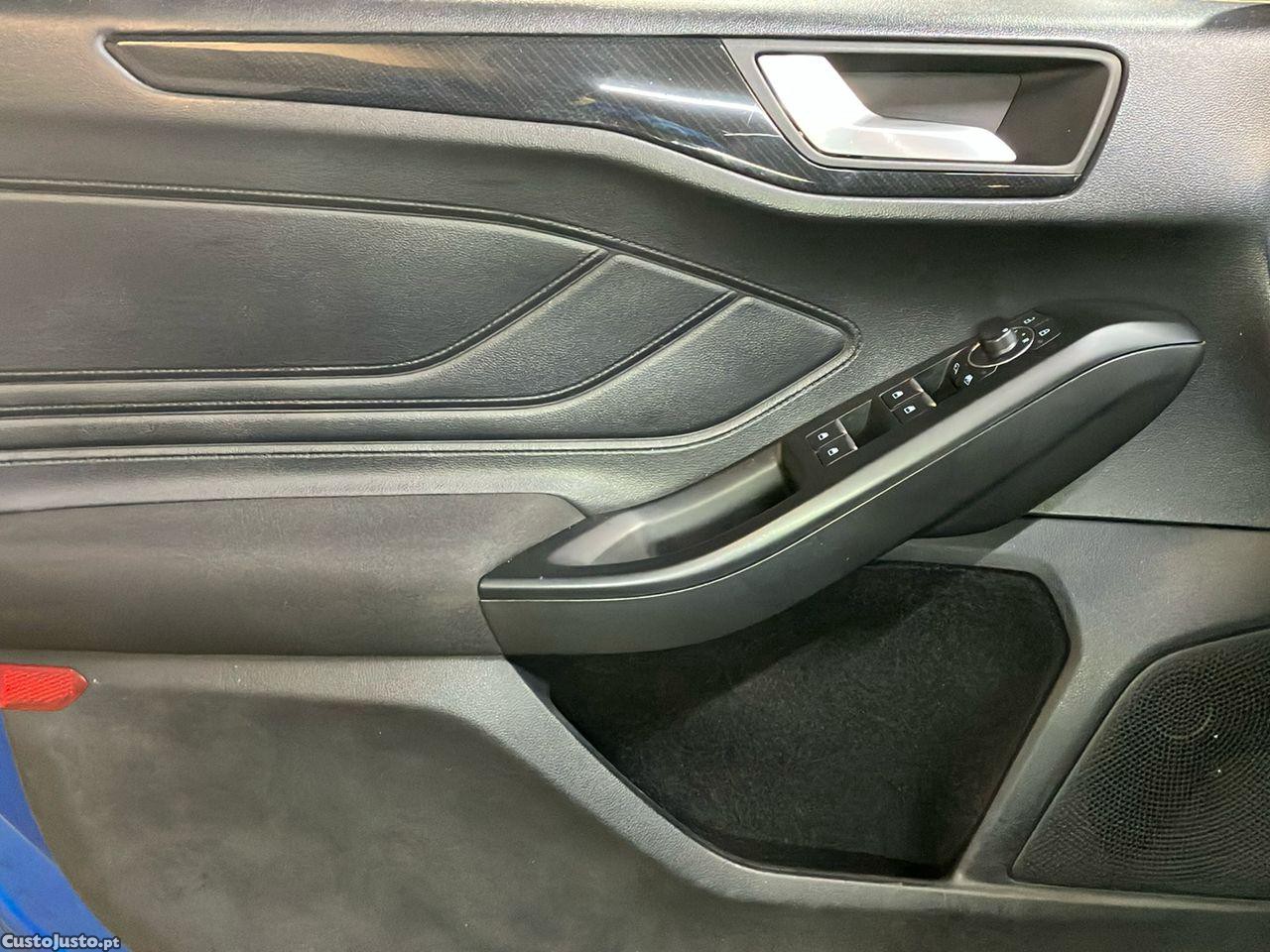 Ford Focus 1.0 EcoBoost MHEV ST-Line — fotografia 4