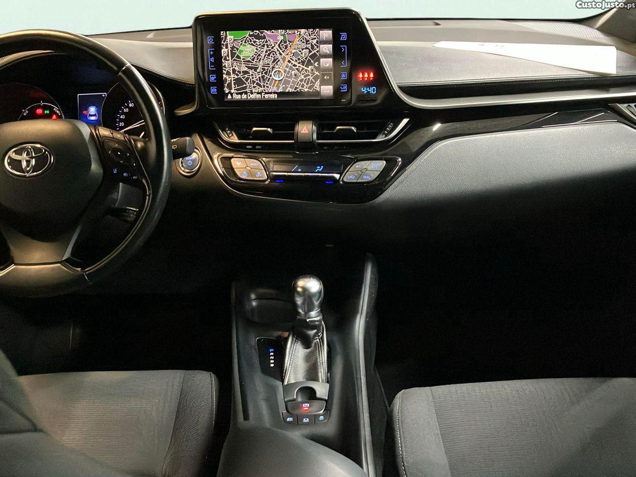 Toyota C-HR 1.8 HSD Comfort — fotografia 16