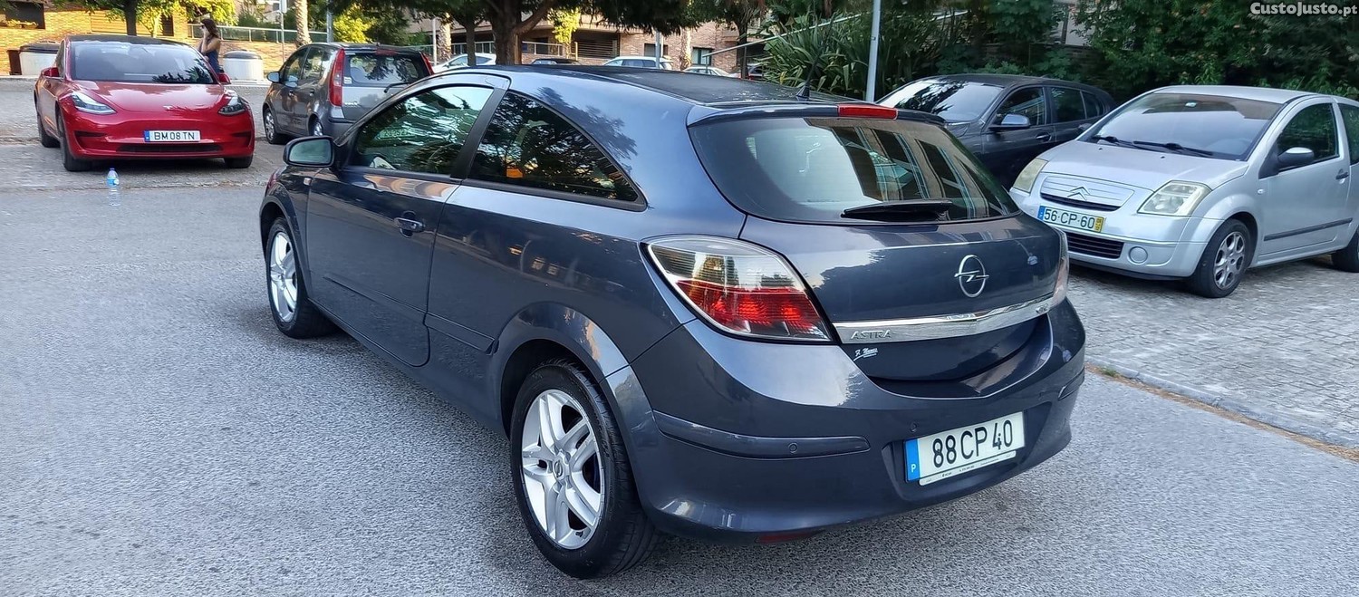 Opel Astra GTC — fotografia 9