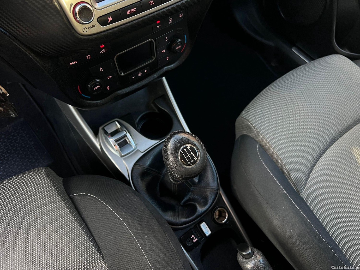 Alfa Romeo MiTo 1.3 JTD Distinctive S&S — fotografia 11