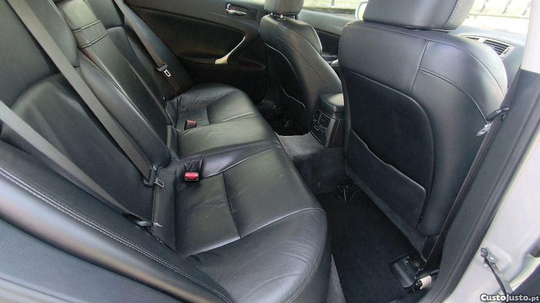 Lexus IS Luxury Fuul Extras — fotografia 5