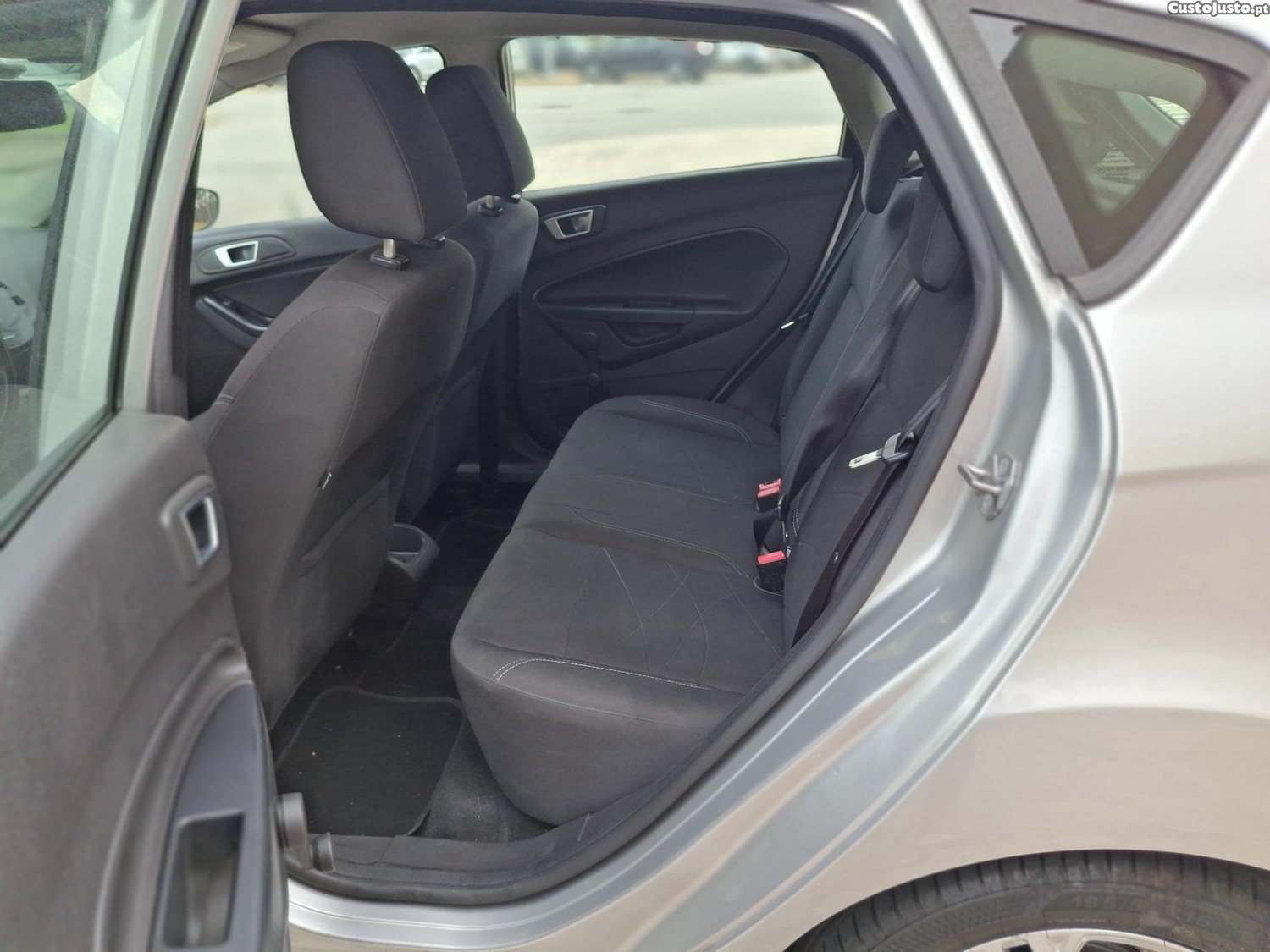 Ford Fiesta 1.5 tdci — fotografia 4