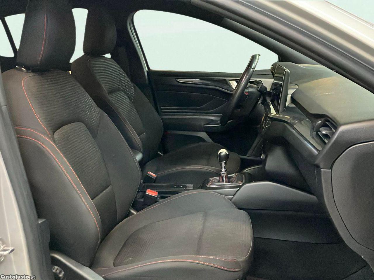 Ford Focus 1.0 EcoBoost MHEV ST-Line — fotografia 9