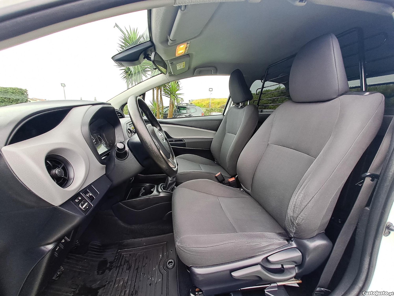 Toyota Yaris 1.4 D4D 90CV COMERCIAL 2018 — fotografia 3