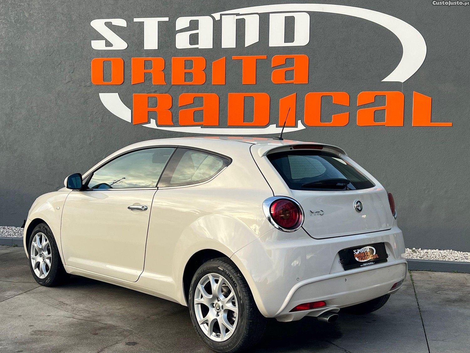 Alfa Romeo MiTo 1.3 JTD Distinctive S&S — fotografia 15