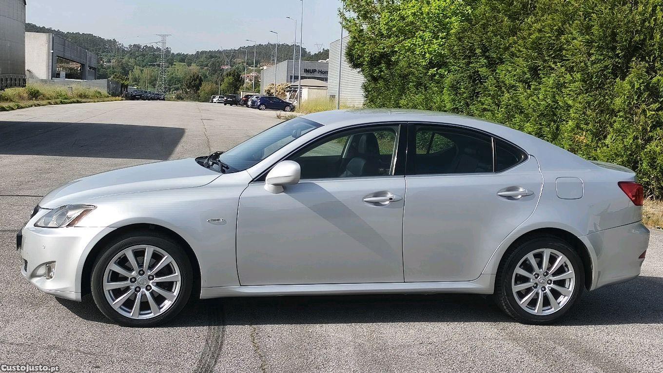 Lexus IS Luxury Fuul Extras — fotografia 9
