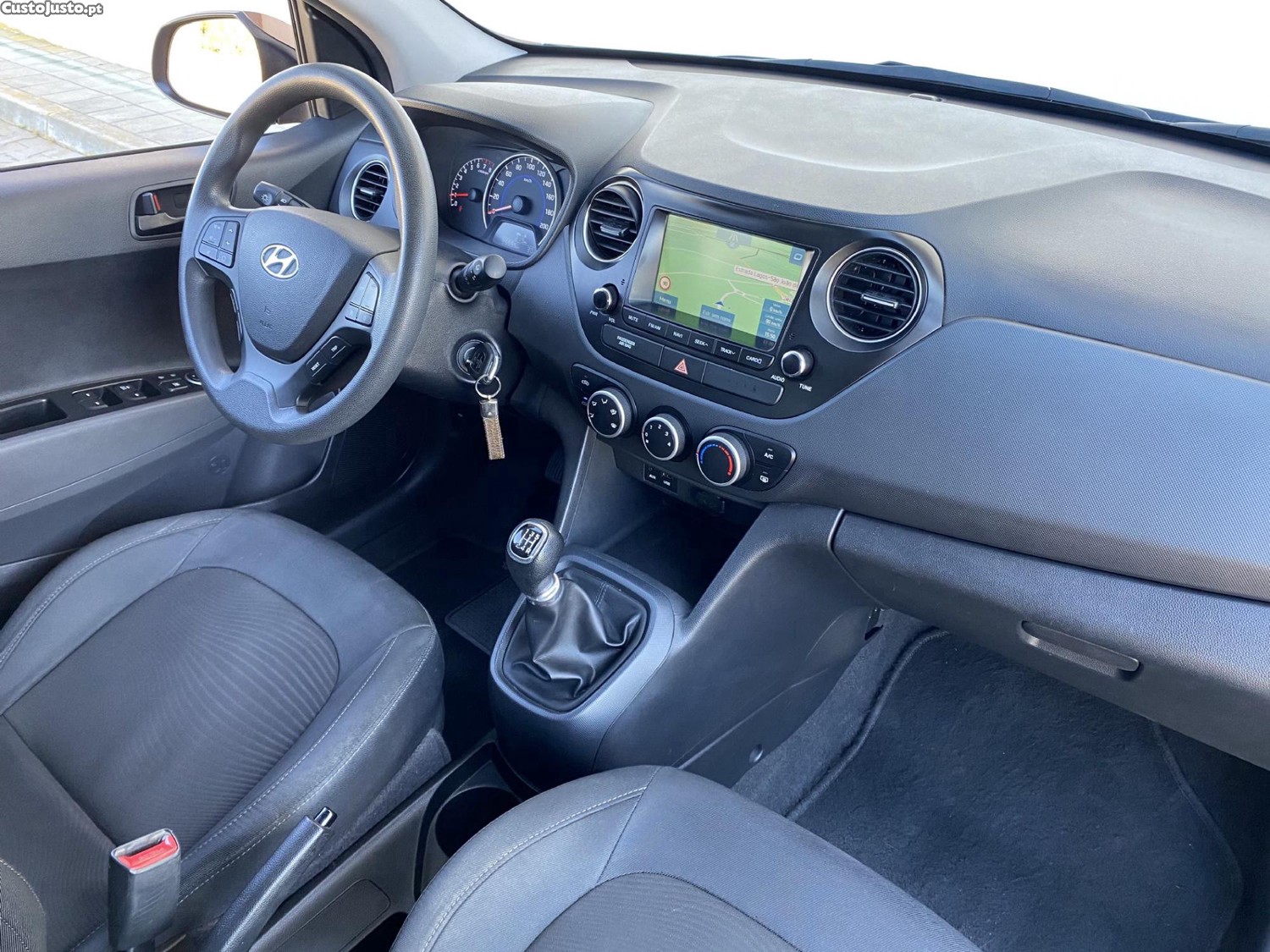 Hyundai i10 1.0 Gasolina — fotografia 7