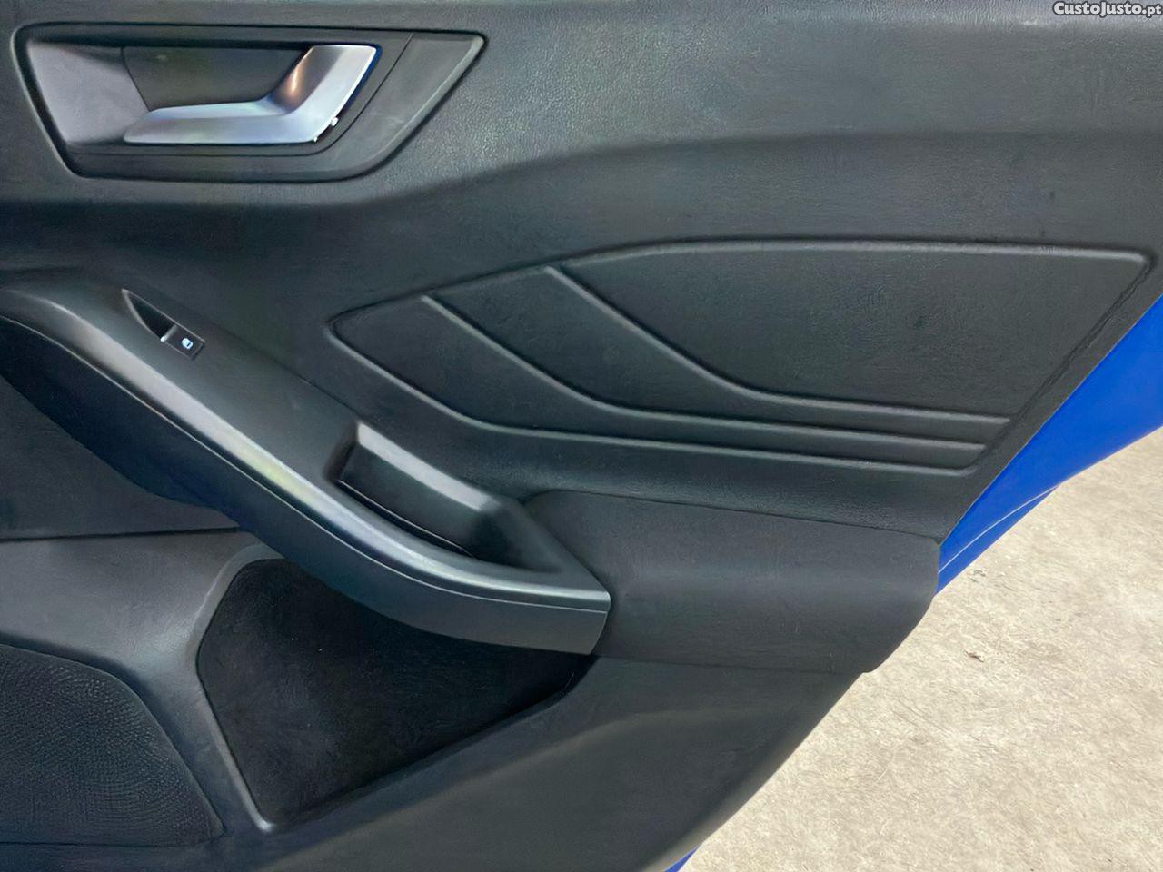 Ford Focus 1.0 EcoBoost MHEV ST-Line — fotografia 3